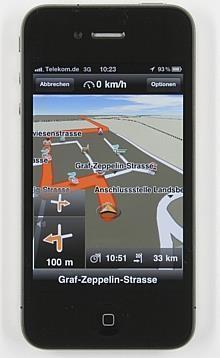 Vor allem junge Autofahrer nutzen heute die Navigation per Internet über ihr iPhone. Foto: ADAC/Auto-Reporter.NET